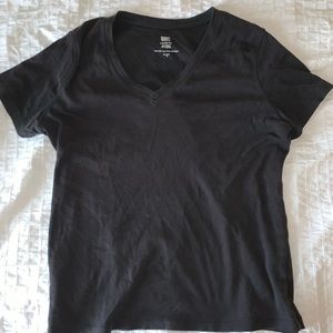 Large black v neck short sleeve t-shirt